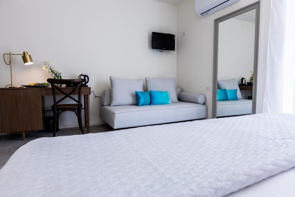 Aparthotel Lemon Tree House à Karpathos Extérieur photo